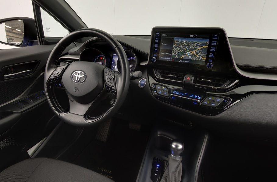 Toyota C-HR vaihtoauto