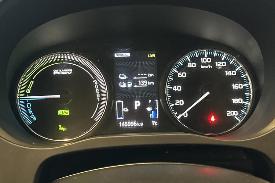 Mitsubishi Outlander PHEV vaihtoauto