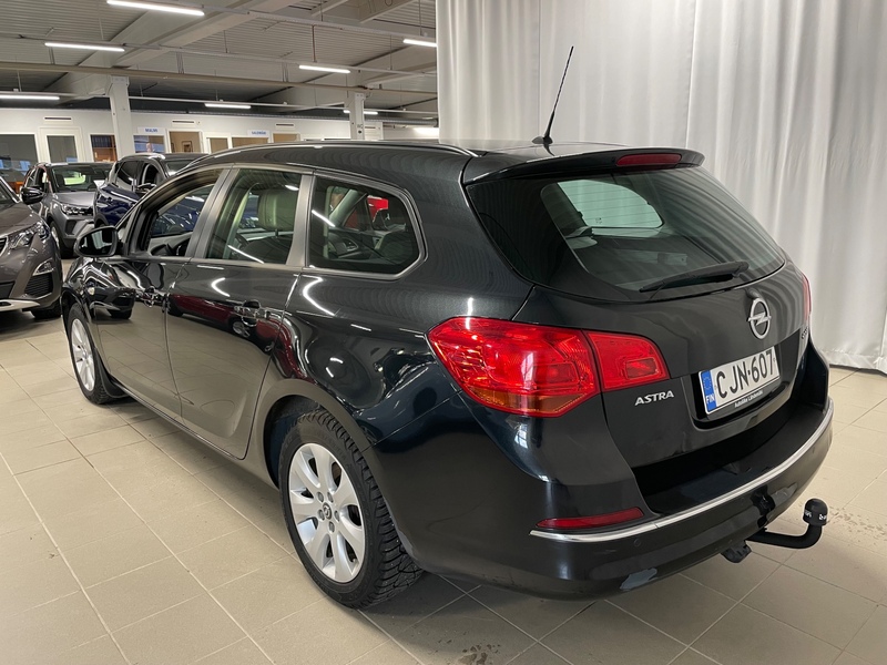Opel Astra vaihtoauto