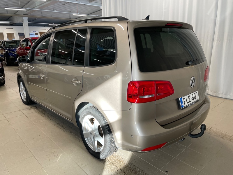 Volkswagen Touran vaihtoauto