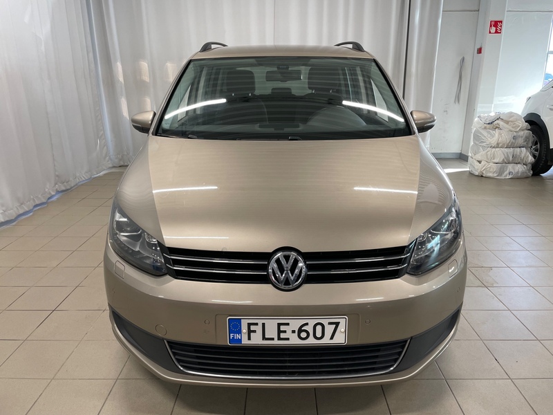 Volkswagen Touran vaihtoauto