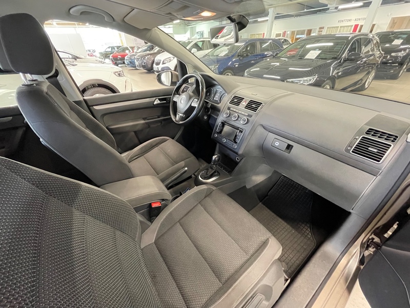 Volkswagen Touran vaihtoauto