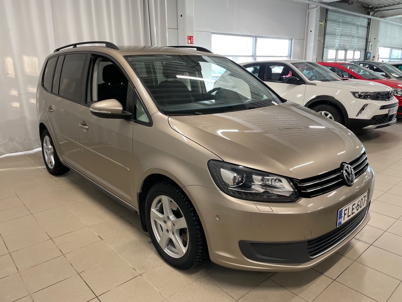 Volkswagen Touran vaihtoauto