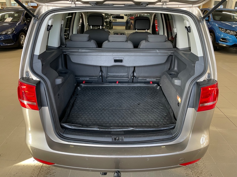 Volkswagen Touran vaihtoauto