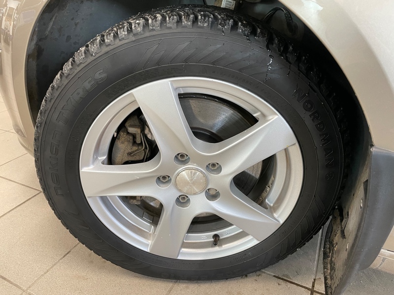 Volkswagen Touran vaihtoauto