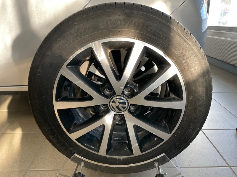 Volkswagen Touran vaihtoauto