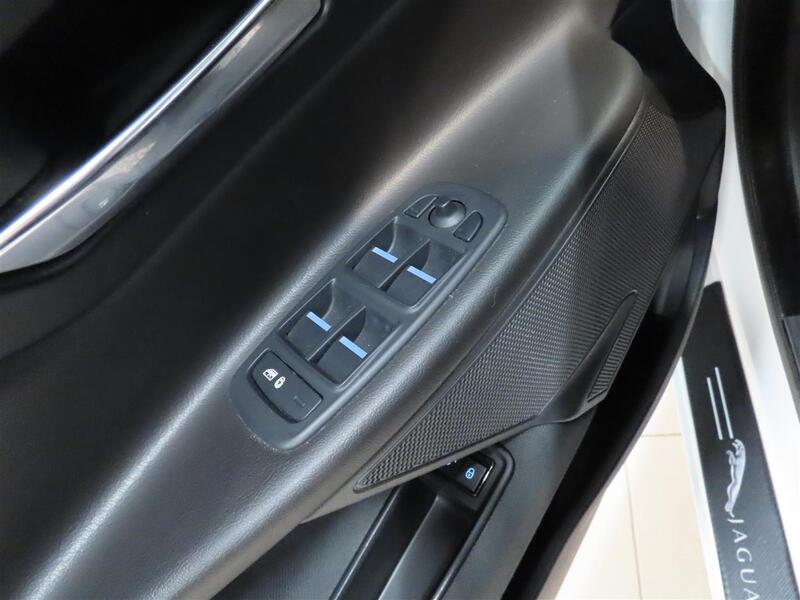 Jaguar XE vaihtoauto