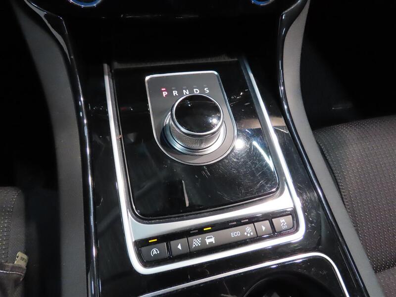 Jaguar XE vaihtoauto