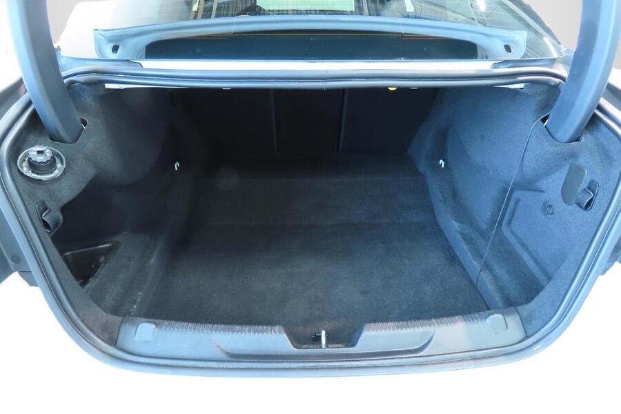 Jaguar XE vaihtoauto