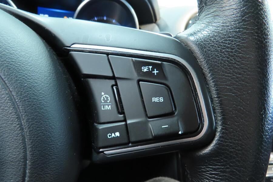 Jaguar XE vaihtoauto