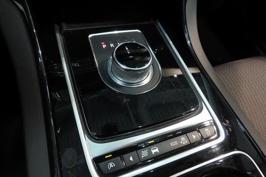 Jaguar XE vaihtoauto