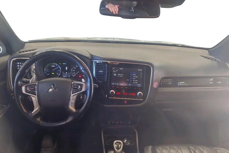 Mitsubishi Outlander PHEV vaihtoauto