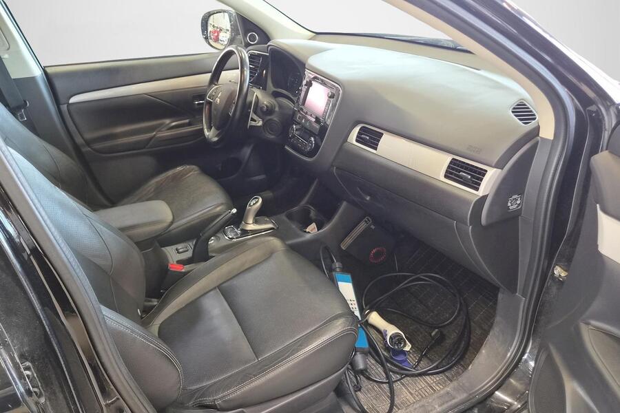 Mitsubishi Outlander PHEV vaihtoauto