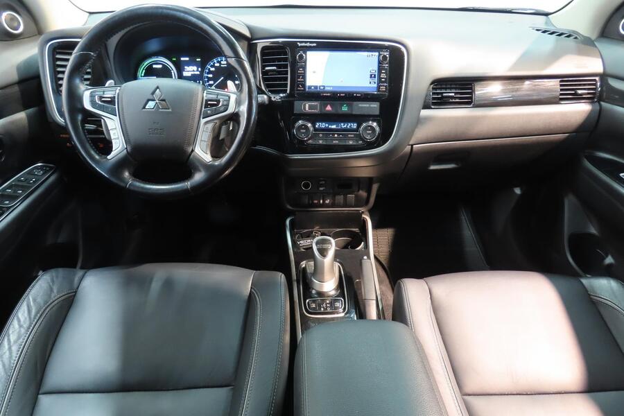 Mitsubishi Outlander PHEV vaihtoauto