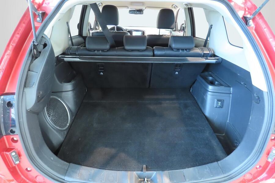 Mitsubishi Outlander PHEV vaihtoauto