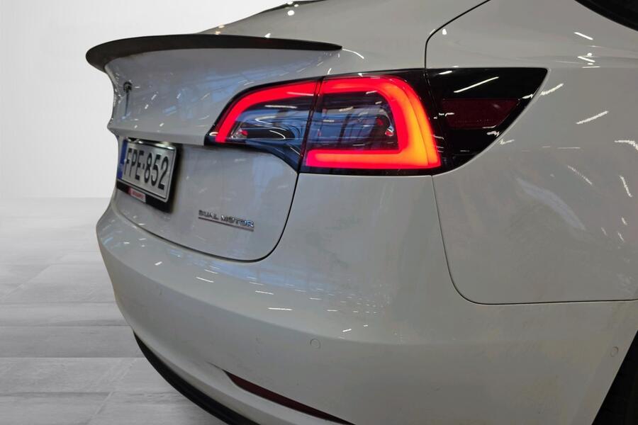 Tesla Model 3 vaihtoauto