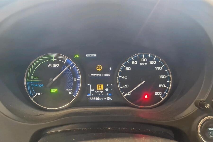 Mitsubishi Outlander PHEV vaihtoauto