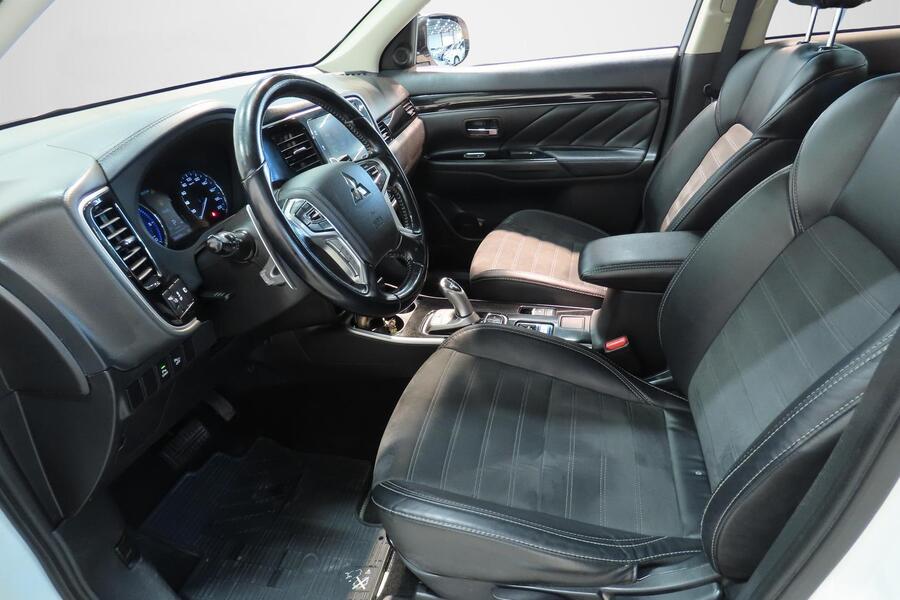 Mitsubishi Outlander PHEV vaihtoauto