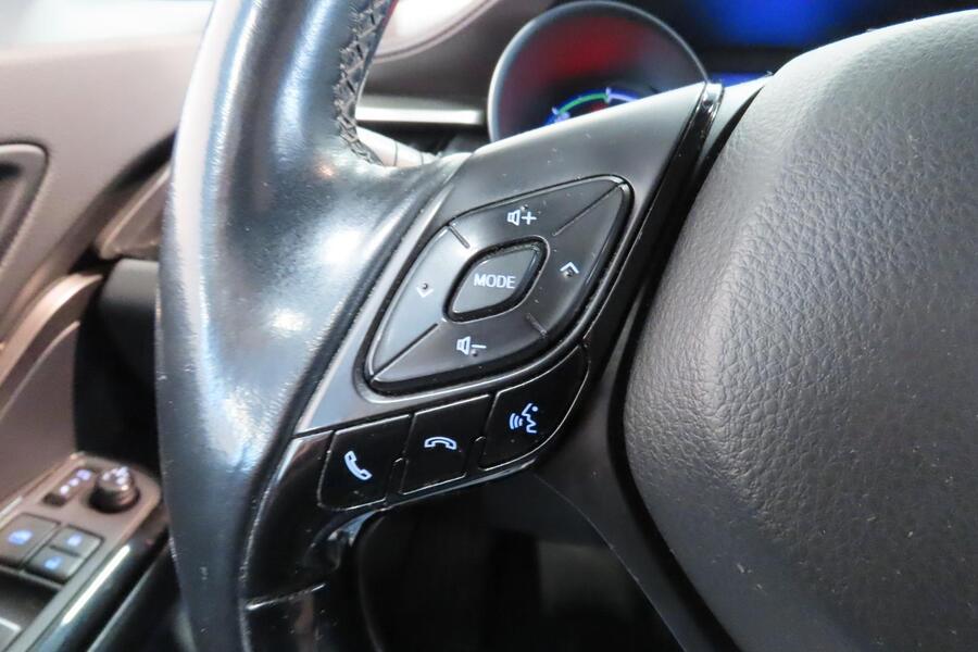 Toyota C-HR vaihtoauto