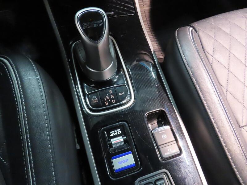 Mitsubishi Outlander PHEV vaihtoauto