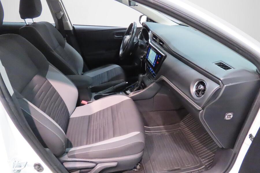 Toyota Auris vaihtoauto