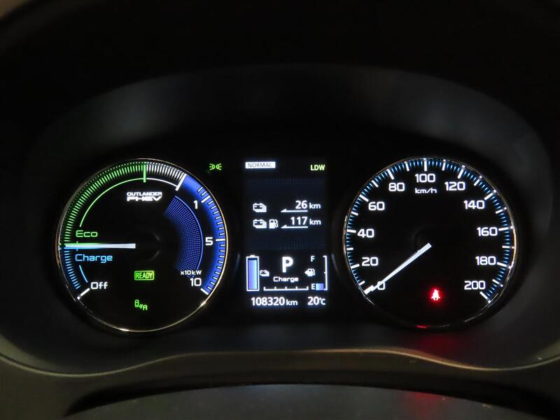 Mitsubishi Outlander PHEV vaihtoauto