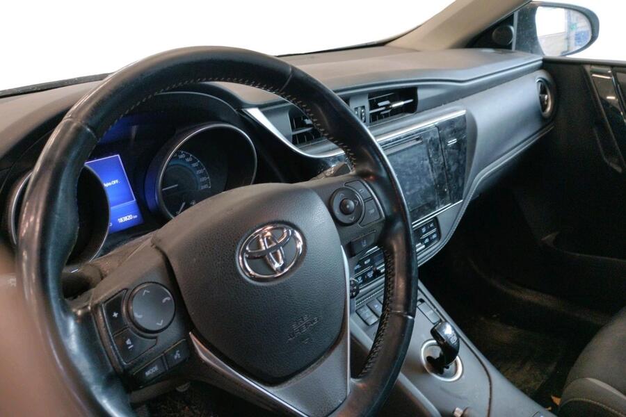 Toyota Auris vaihtoauto