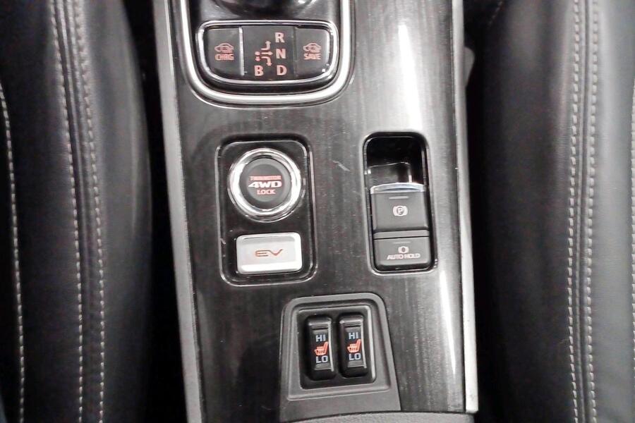 Mitsubishi Outlander PHEV vaihtoauto