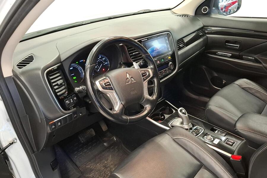 Mitsubishi Outlander PHEV vaihtoauto