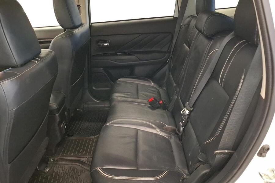 Mitsubishi Outlander PHEV vaihtoauto