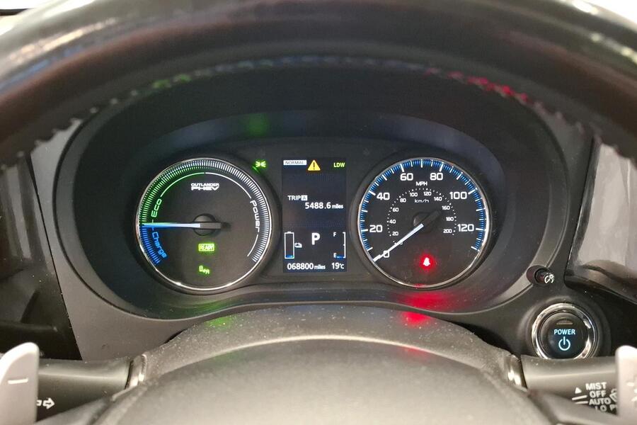 Mitsubishi Outlander PHEV vaihtoauto