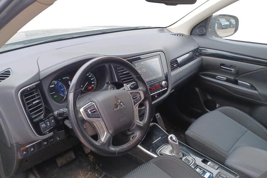 Mitsubishi Outlander PHEV vaihtoauto