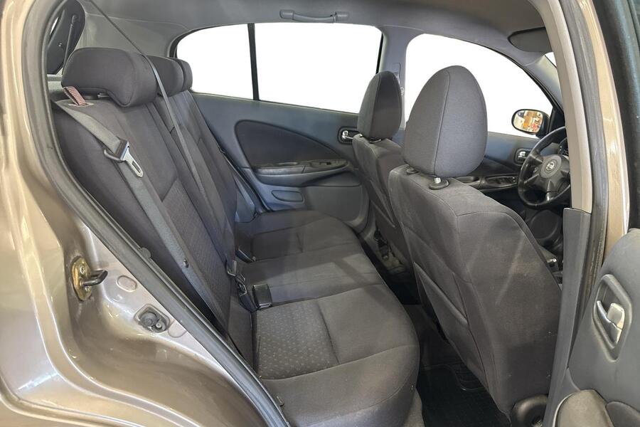 Nissan Almera vaihtoauto