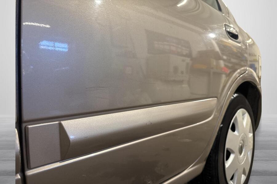 Nissan Almera vaihtoauto