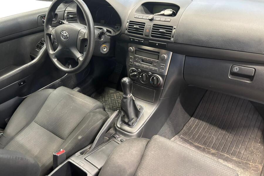 Toyota Avensis vaihtoauto