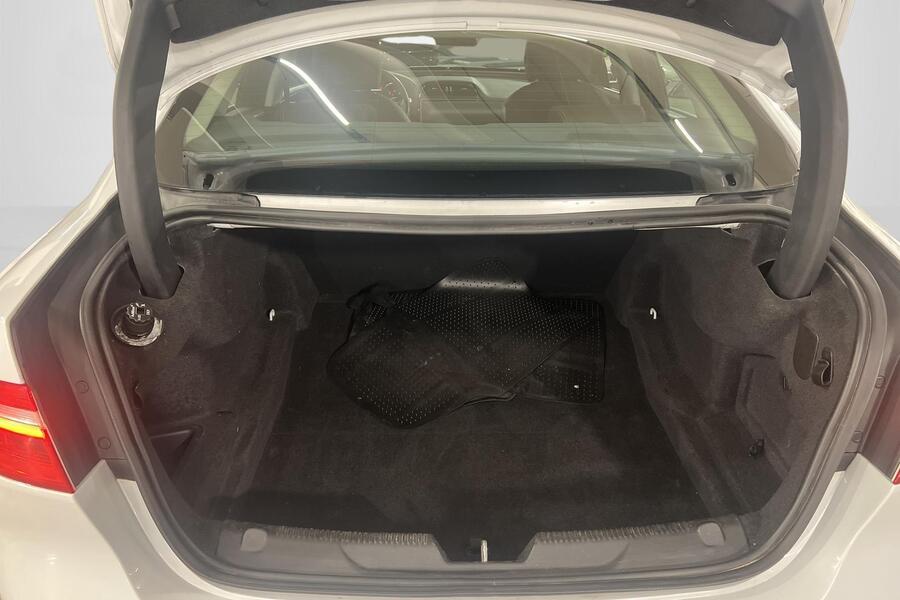 Jaguar XE vaihtoauto