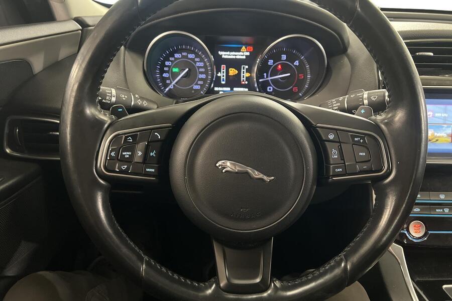 Jaguar XE vaihtoauto