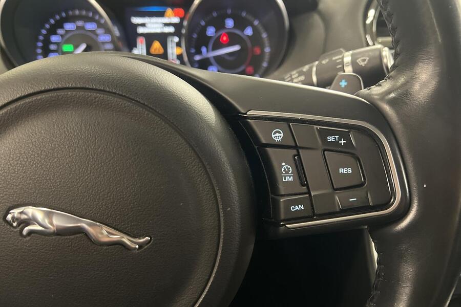 Jaguar XE vaihtoauto