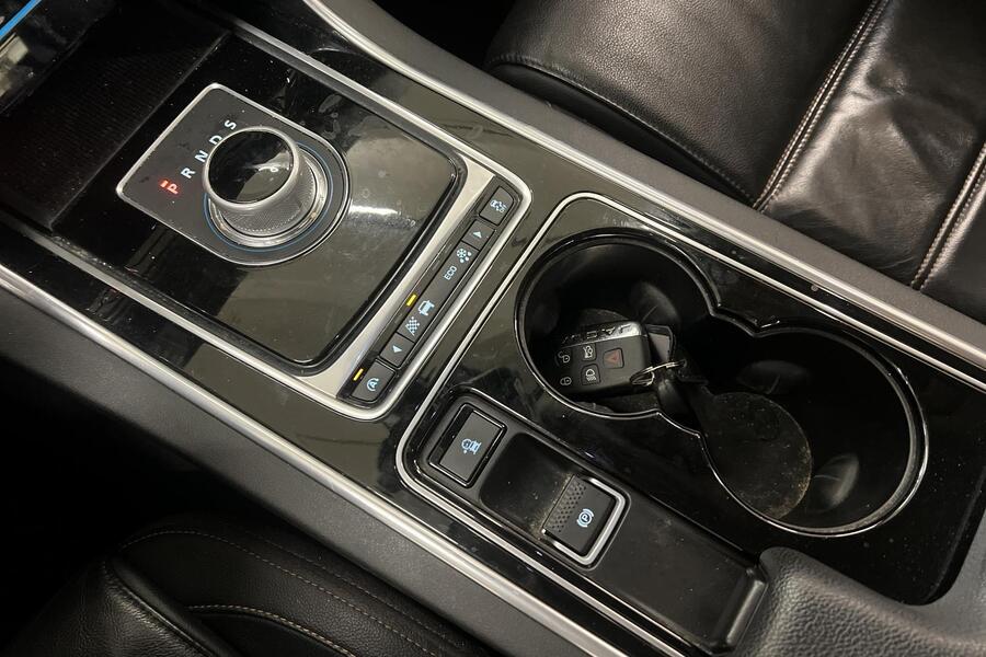 Jaguar XE vaihtoauto