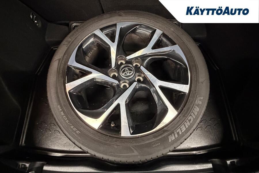 Toyota C-HR vaihtoauto