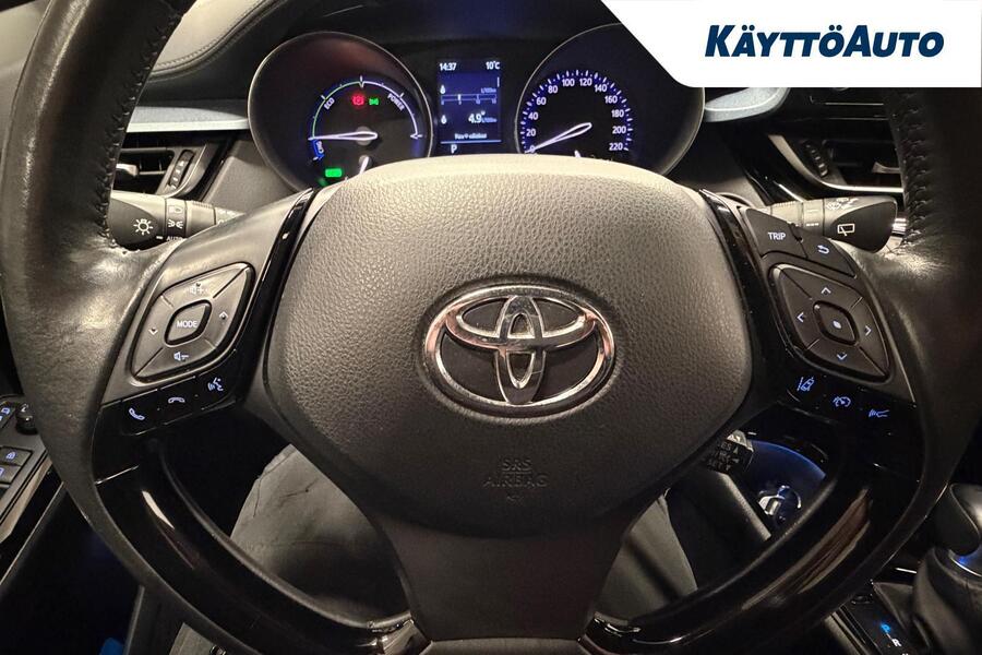 Toyota C-HR vaihtoauto