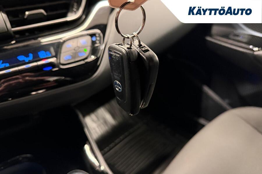 Toyota C-HR vaihtoauto