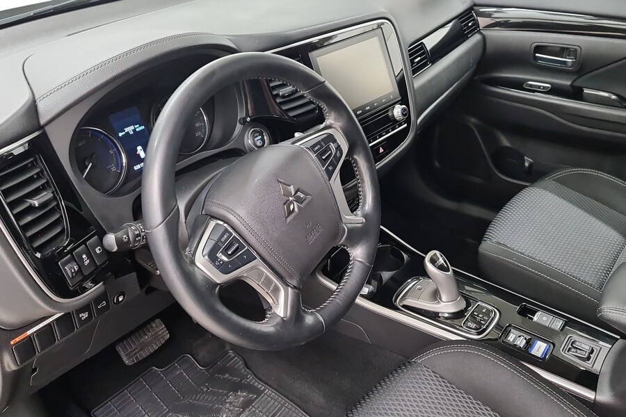 Mitsubishi Outlander PHEV vaihtoauto