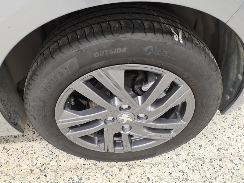 Peugeot 208 vaihtoauto