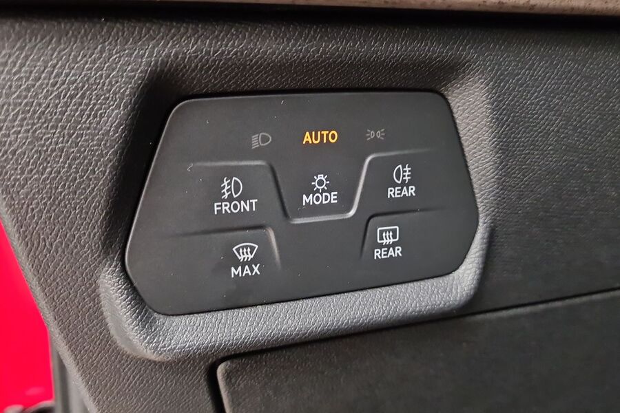 SEAT Leon Sportstourer vaihtoauto