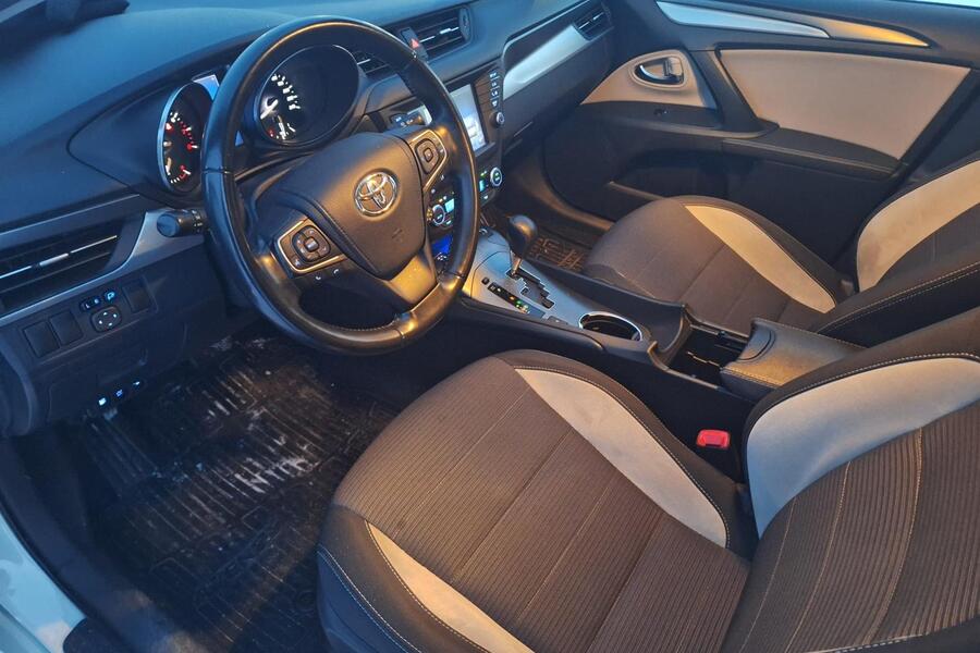 Toyota Avensis vaihtoauto