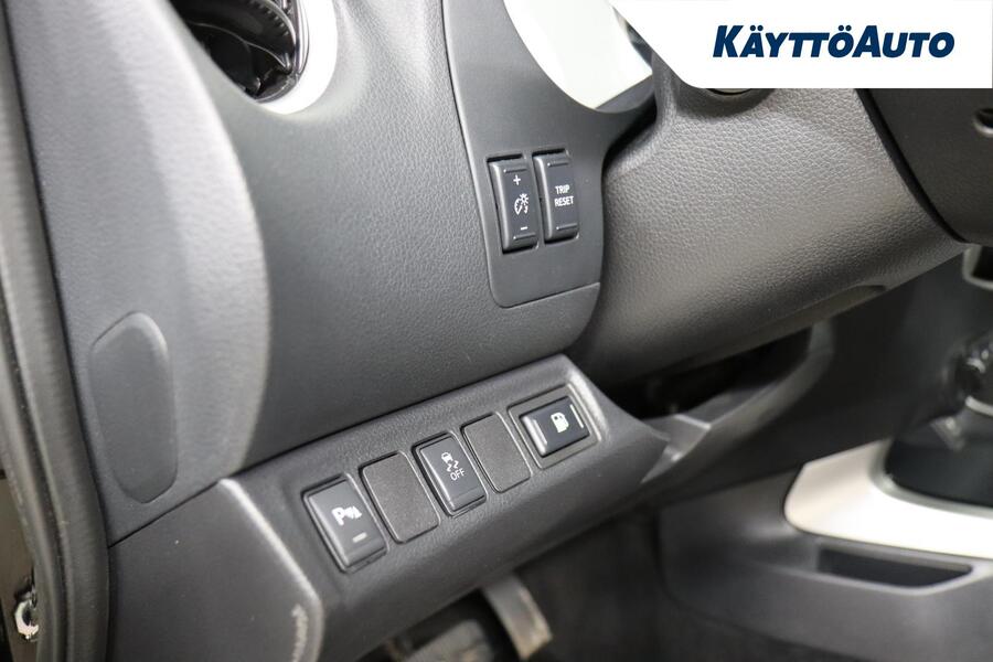 Nissan Navara vaihtoauto