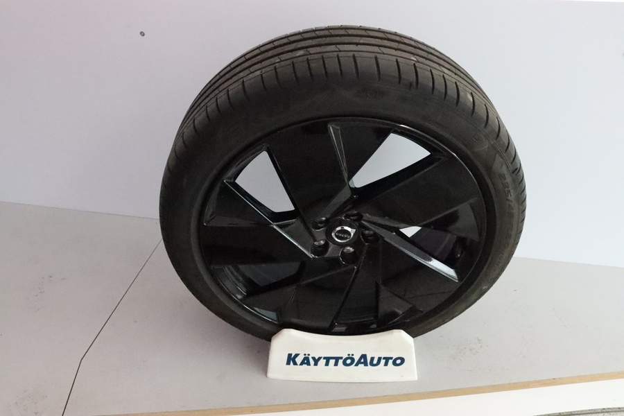 Volvo EC40 vaihtoauto