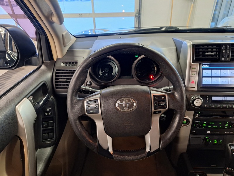 Toyota Land Cruiser vaihtoauto