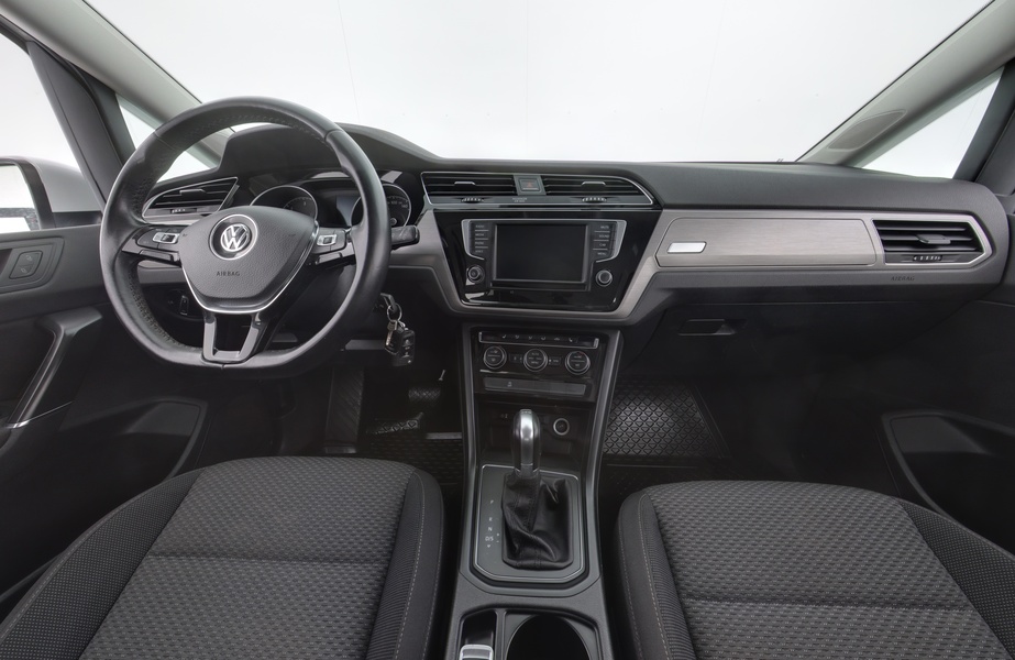 Volkswagen Touran vaihtoauto